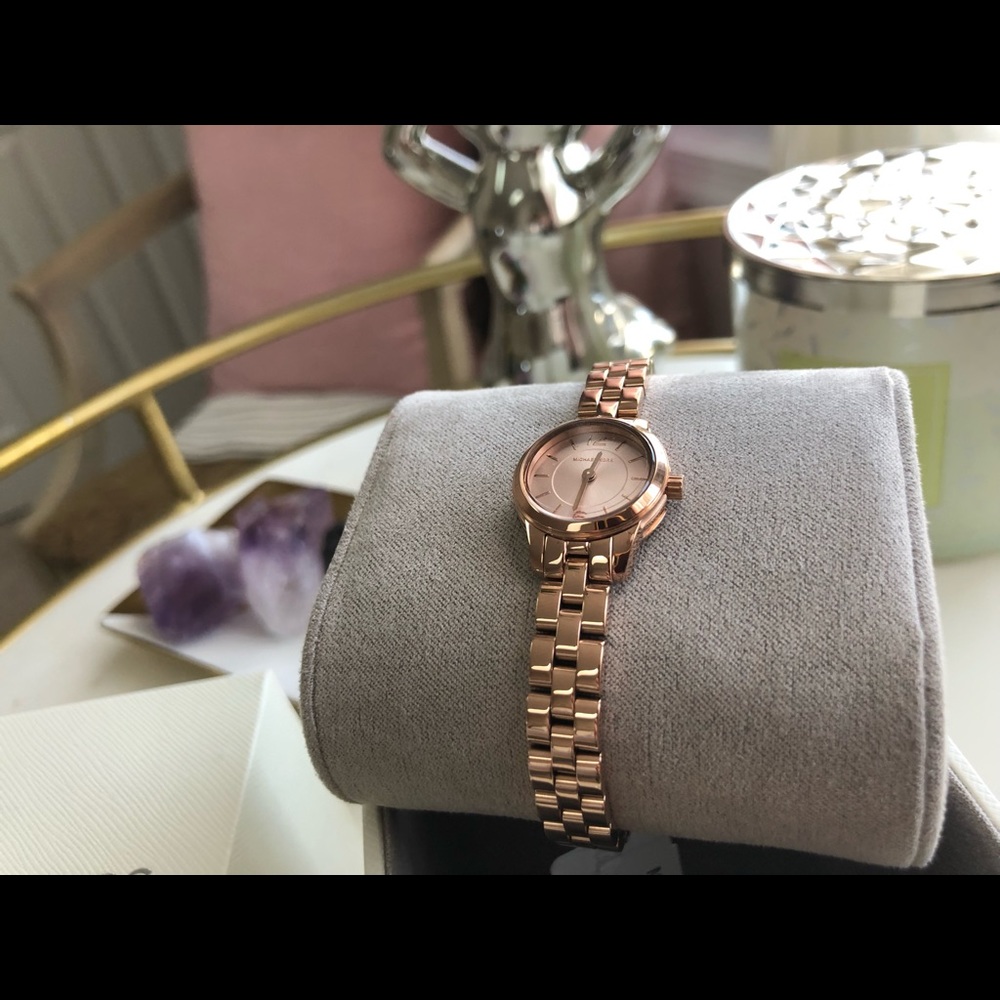 Beautiful Michael Kors rose gold watch